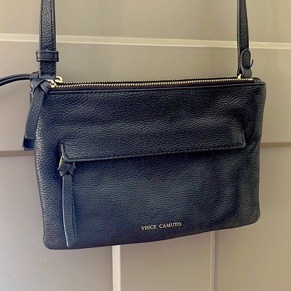 Vince Camuto Handbags - Vinca Camuto genuine leather crossbody purse, black/gold